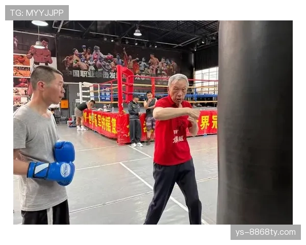 熊朝忠家的米线店开到拳台边上去了？