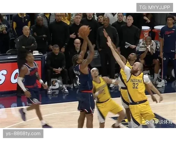 德斯蒙德·班恩三分抢断双威胁 拉开快船防守空间